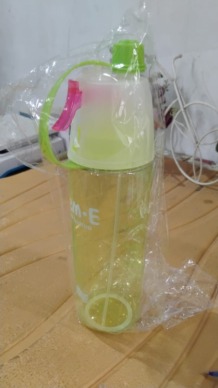 Plastic Dual Function Sports Water Bottle with Built-in Mist Spray and Leakproof Cap (600ML / 1 Pc) Plastic Dual Function Sports Water Bottle with Built-in Mist Spray and Leakproof Cap (600ML / 1 Pc)